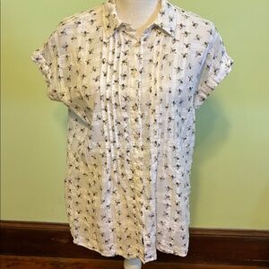 100% cotton bee-themed top, size M